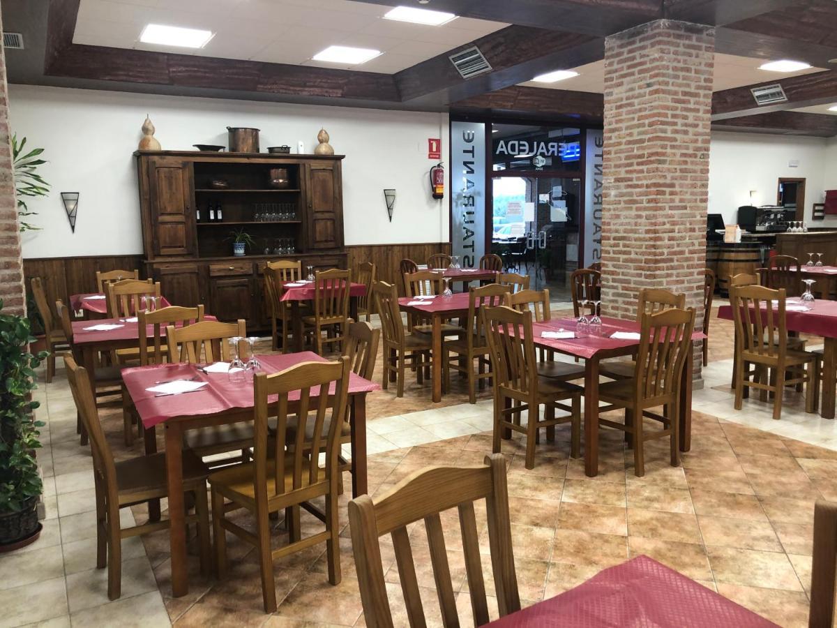 Area De Servicio Los Cerrillos Peraleda de la Mata Esterno foto