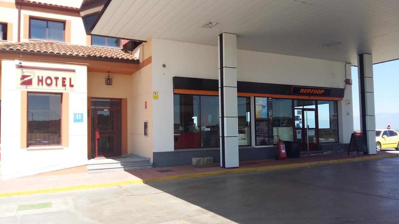 Area De Servicio Los Cerrillos Peraleda de la Mata Esterno foto